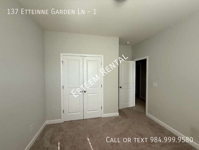 Building Photo - 137 Etteinne Garden Ln