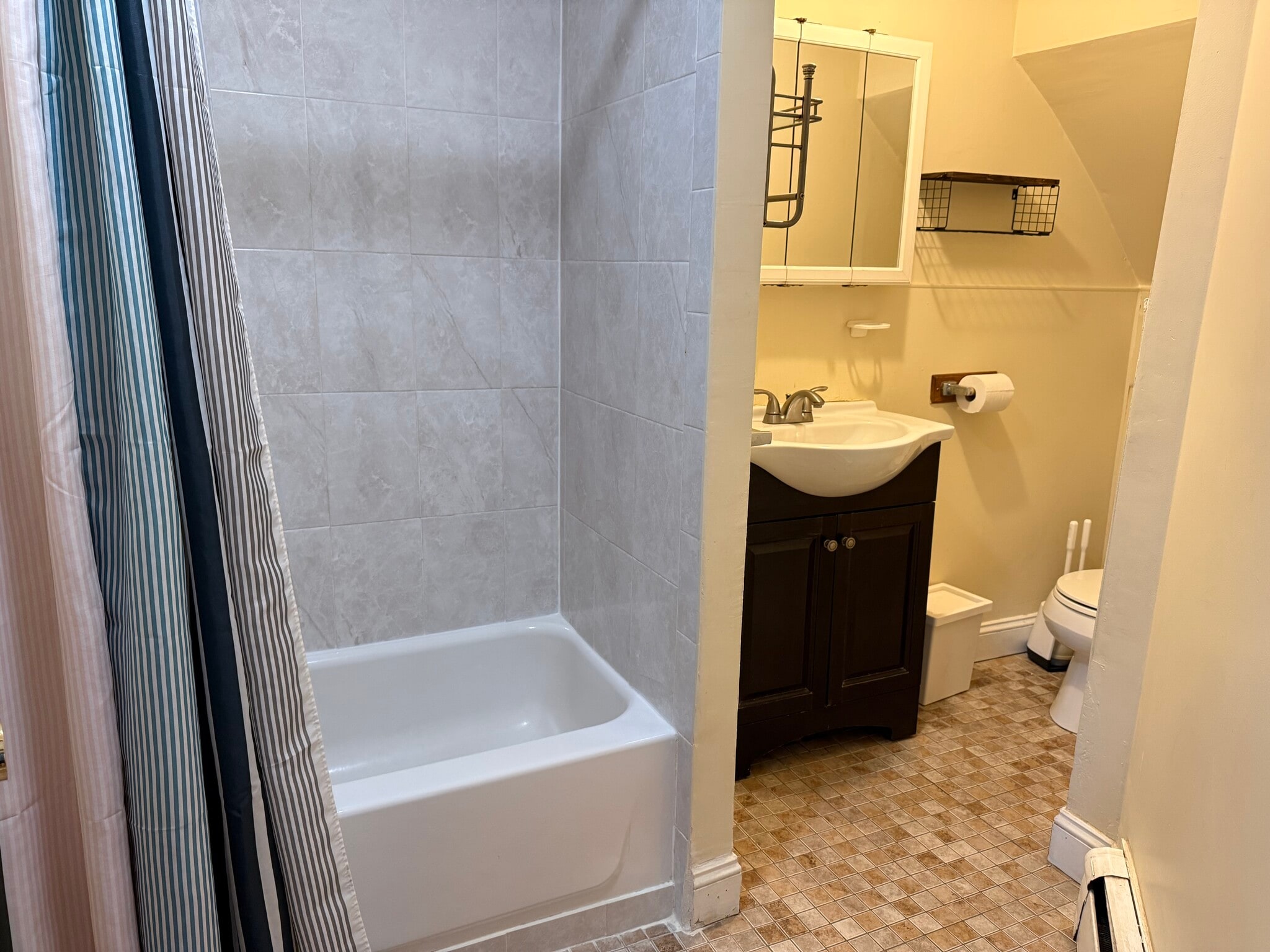 Building Photo - 18 Holmes St