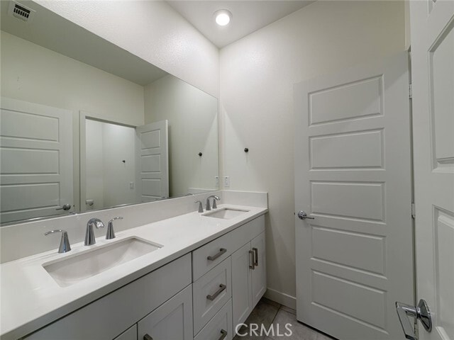 Building Photo - 400 Transport