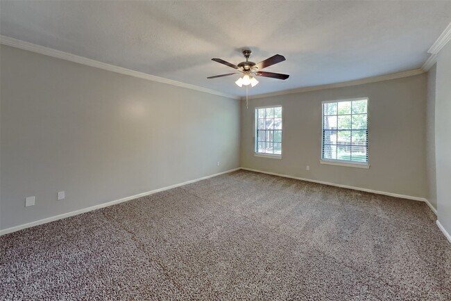 Building Photo - 3918 Forest Village Dr