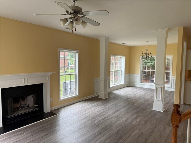 Building Photo - 4542 Elsinore Cir NW