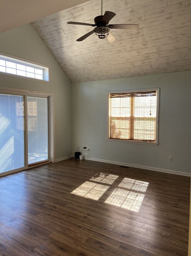 Building Photo - Beautiful home in Emerald Isle.