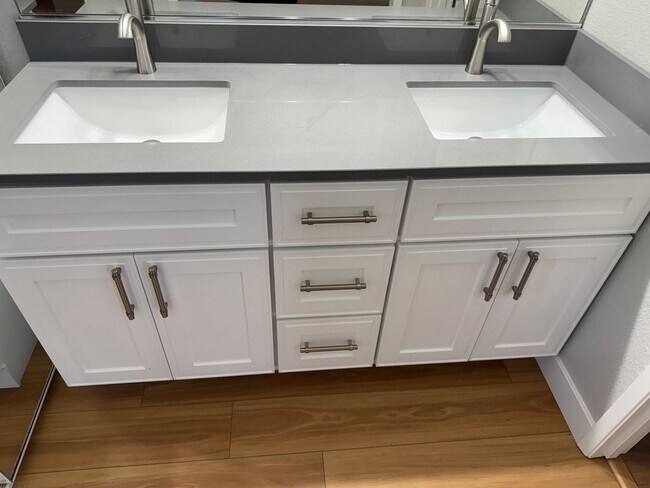 Building Photo - 2776 Woodmont Dr