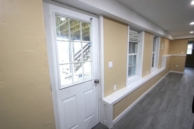 Building Photo - 322 Blackstone St