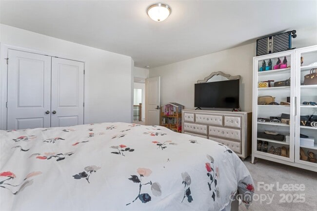 Building Photo - 116 Farrier Ln