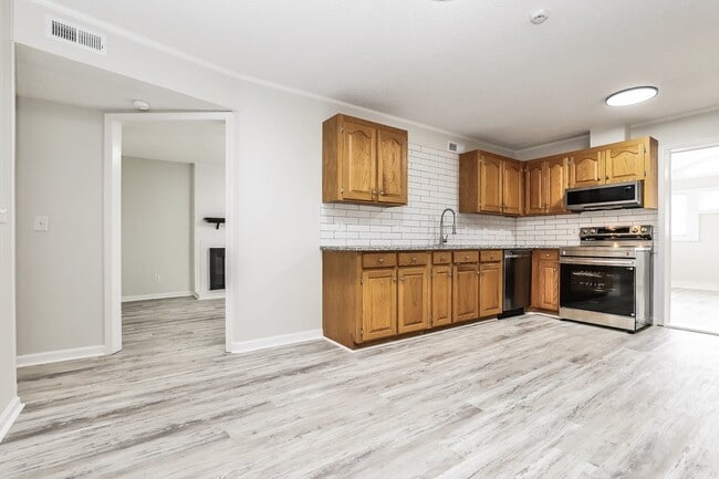 Building Photo - 5401 Bayberry Ln