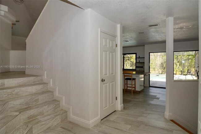 Building Photo - 7505 Jomel Dr