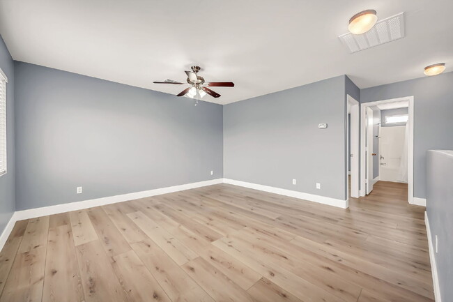 Building Photo - 2422 E Olivine Rd