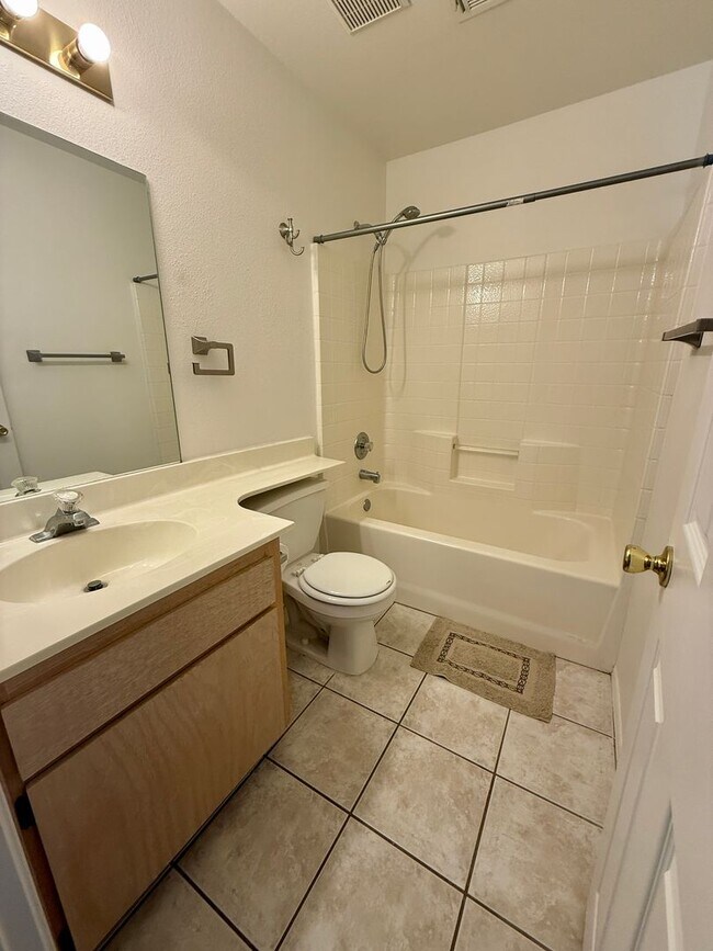 Building Photo - Condo near Mesa del Sol Golf Course