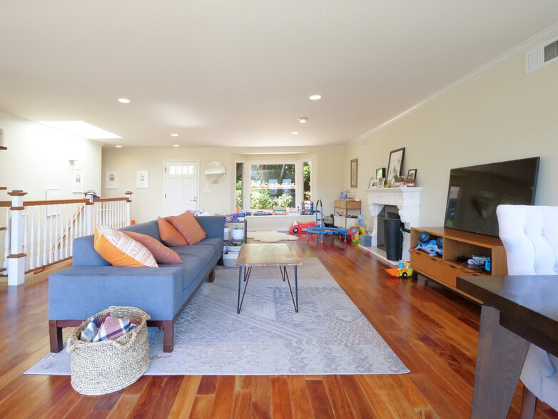Living room view towards the front courtyard - 345 Palos Verdes Dr W