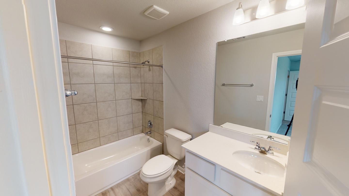 Building Photo - Pristine Leander home with access to community pool & park