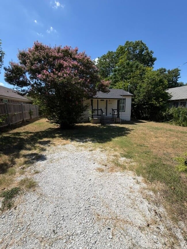 Building Photo - 2123 Burnett Ave