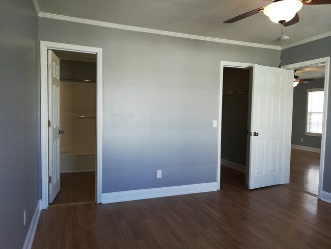 Building Photo - 1709 Sails Way