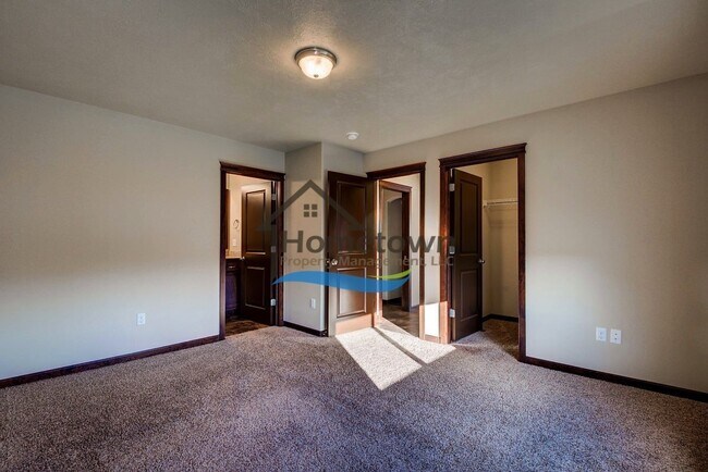 Building Photo - Spacious 4 bed 2.5 bath Home in Post Falls!