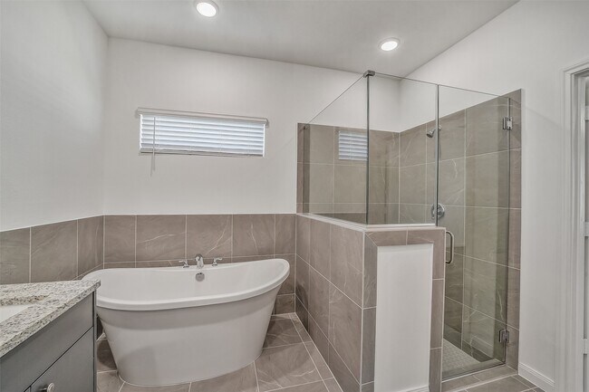 Building Photo - 11955 Pondwood Dr