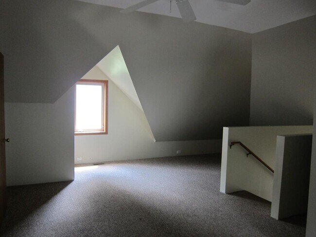 Building Photo - 403 S Poplar St