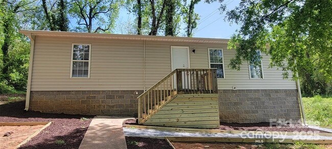 Primary Photo - 351 Haigler St