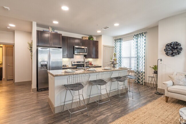 Building Photo - 2-Bed Luxury + 1 Month Free Special!