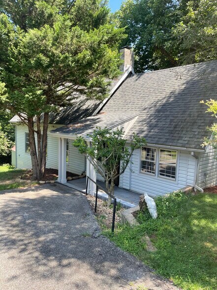 Building Photo - 2936 Rivermont Ave