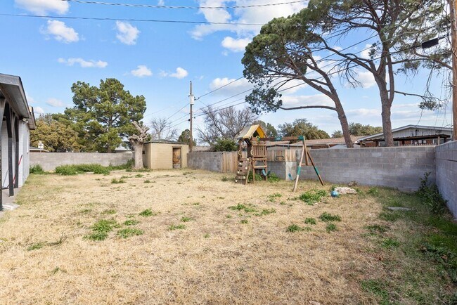Building Photo - 1308 Laurel Ave