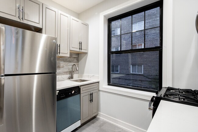 Building Photo - 6115 N Winthrop Ave