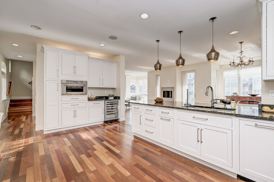 Building Photo - 621 Ponte Villas N