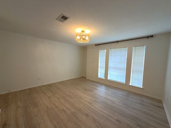Building Photo - 2106 Lexington Woods Dr