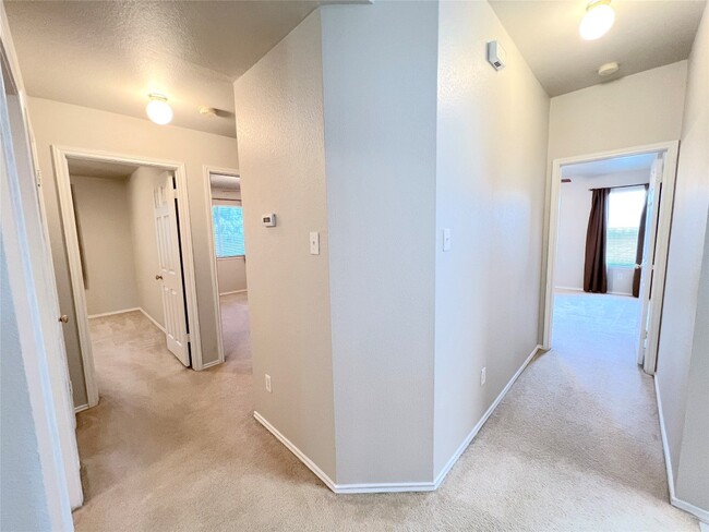 Building Photo - 102 Wren Cove