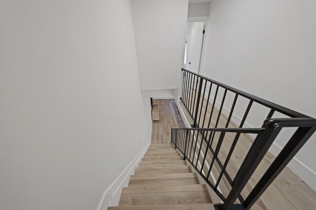 Building Photo - 6021 Bayview Dr