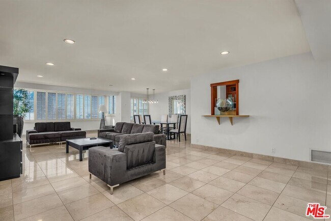 Building Photo - 865 Comstock Ave