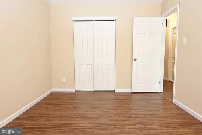 Building Photo - 13 5 Crown Royal Cir