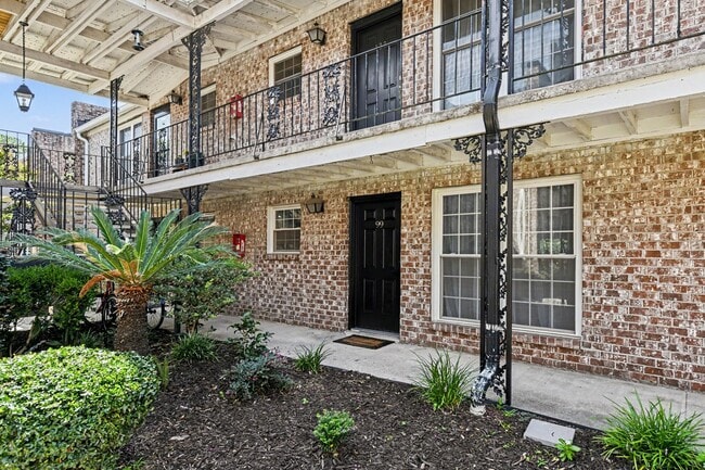 Building Photo - 867 Colony Dr