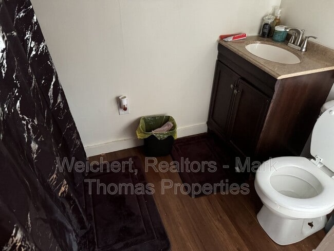 Building Photo - 1403 Elm St