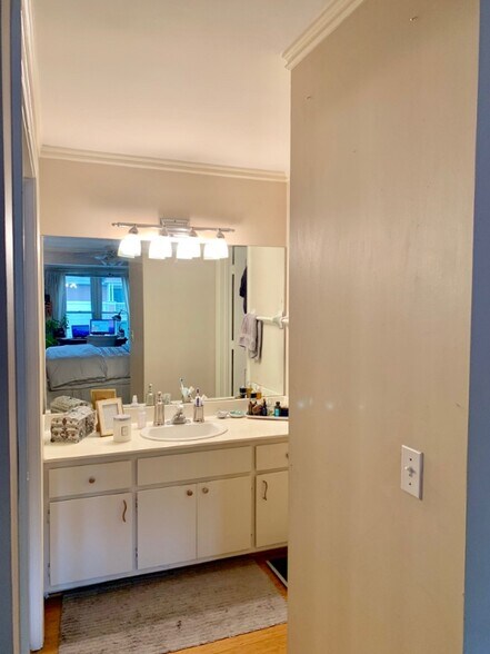 Building Photo - 257 Hillsboro Pl
