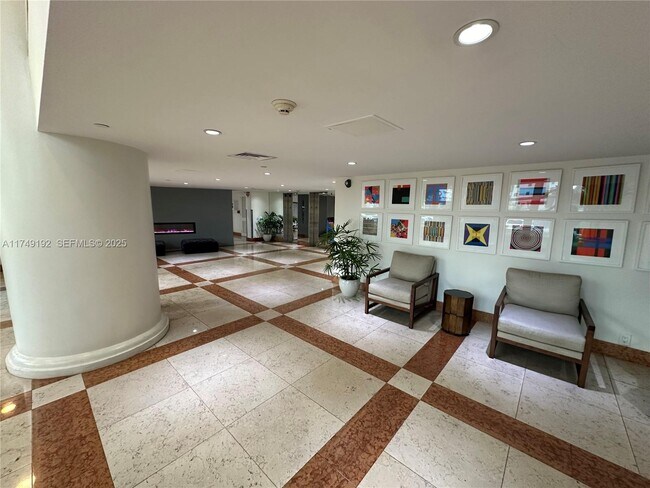 Building Photo - 10350 W Bay Harbor Dr