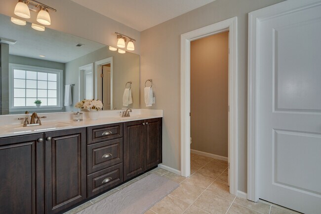 Building Photo - 1030 Ardrey Cir