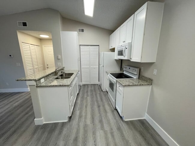 Building Photo - ANNUAL RENTAL - OASIS- 1 BED/1BATH