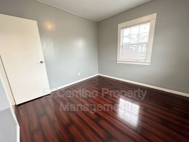 Building Photo - 3728 E 14th St