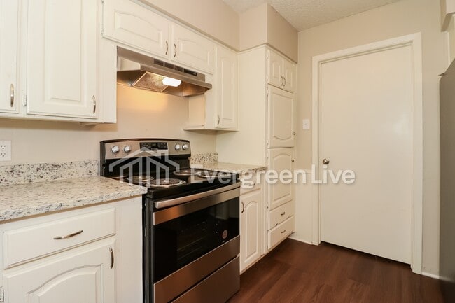 Building Photo - 2417 Meadow Vw