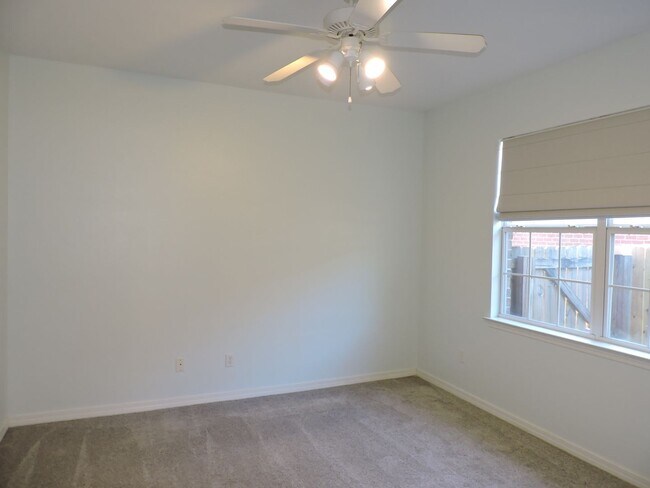 Building Photo - Just minutes to NAS Pensacola & Perdido Key