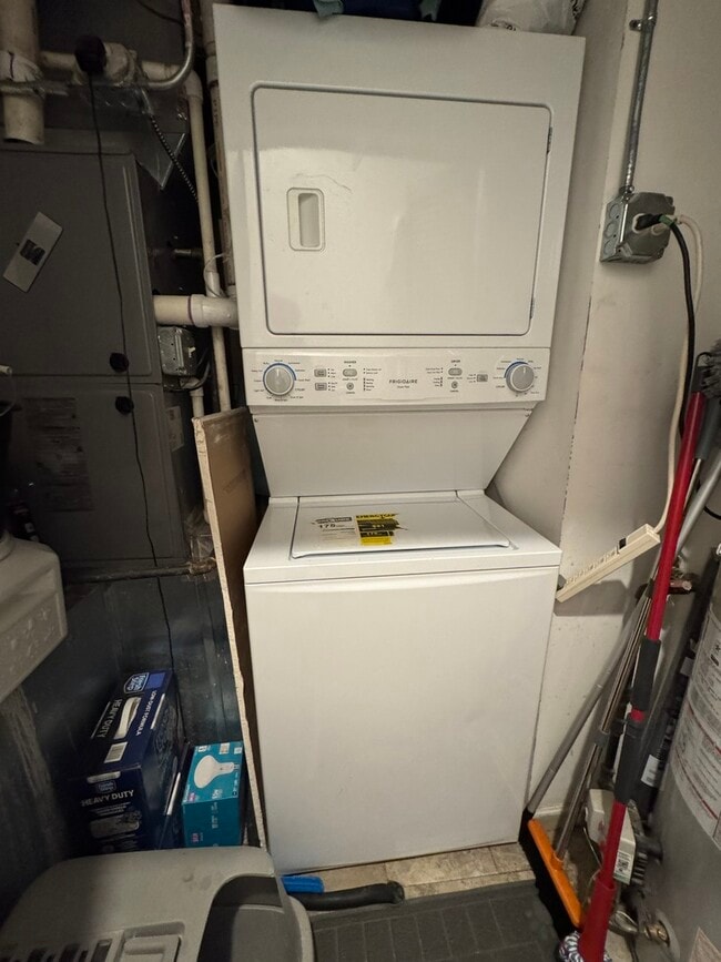 Building Photo - 4736 N Magnolia Ave