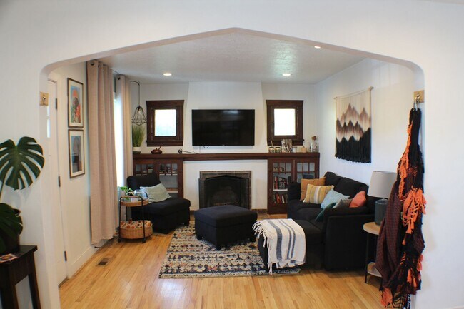 Building Photo - GORGEOUS Salt Lake Home!!!