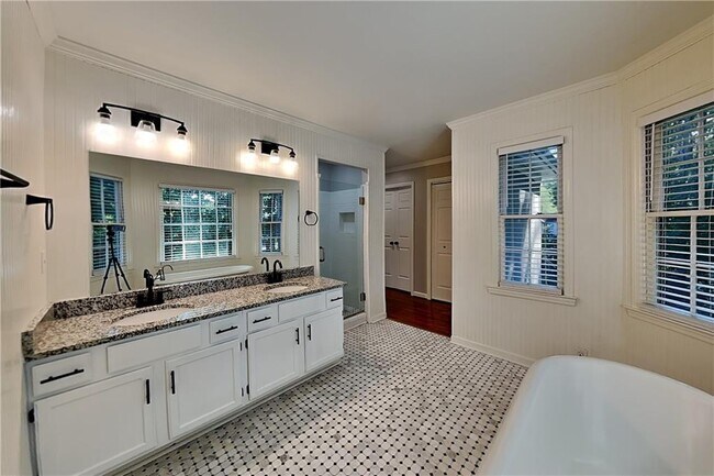 Building Photo - 2427 Brookvine Ln