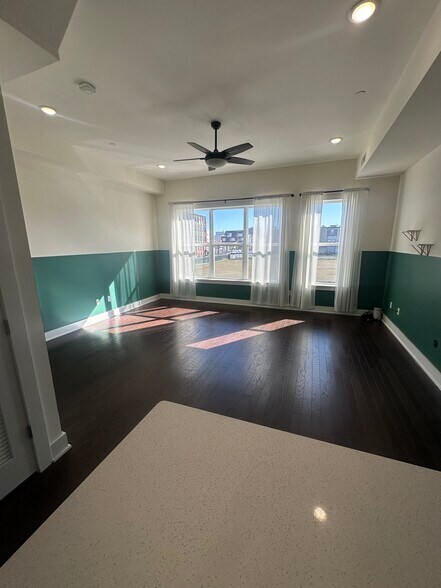 Living Room - 516 W Montgomery Ave