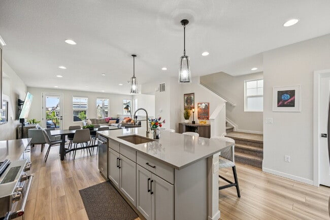 Building Photo - "Experience Spacious Comfort: 4-Bed, 3.5-Bath Retreat on Gladshine Drive!"