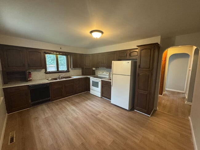 Building Photo - Montrose Rental That Fits Your Lifestyle