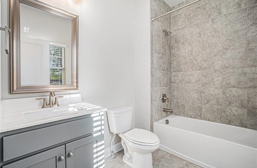 Full Bathroom Upstairs - 811 Corsiglia Farm