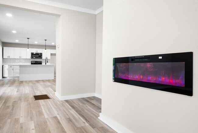 Building Photo - Beautiful remodeled home in Bolivar with fenced in yard -3 bedrooms, 2.5 baths and a detached 1 c...