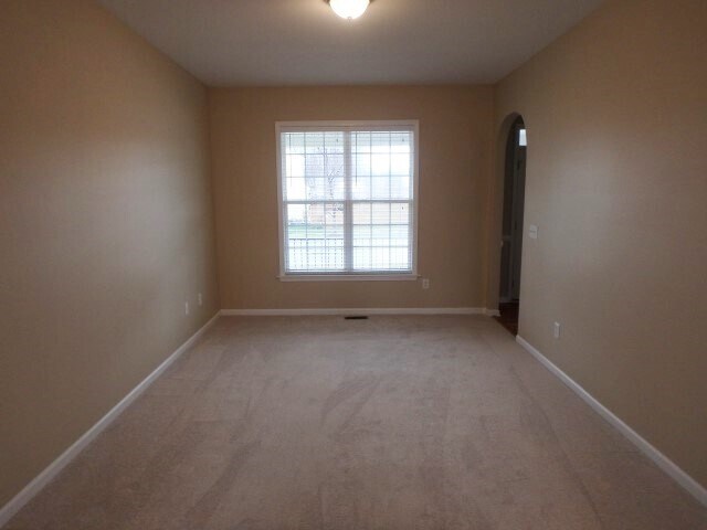 Building Photo - 121 Hampton Lake Dr