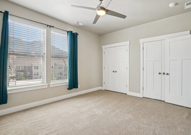 Building Photo - Your Next Home Awaits!